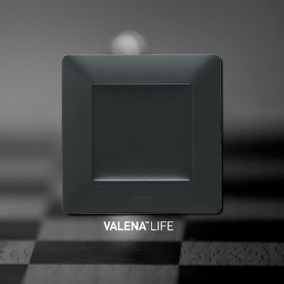 Új kiszerelésben a fekete Valena Life szerelvénycsalád